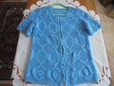 Blaues, Häckeljäckchen mit kurzem Arm,  Gr....