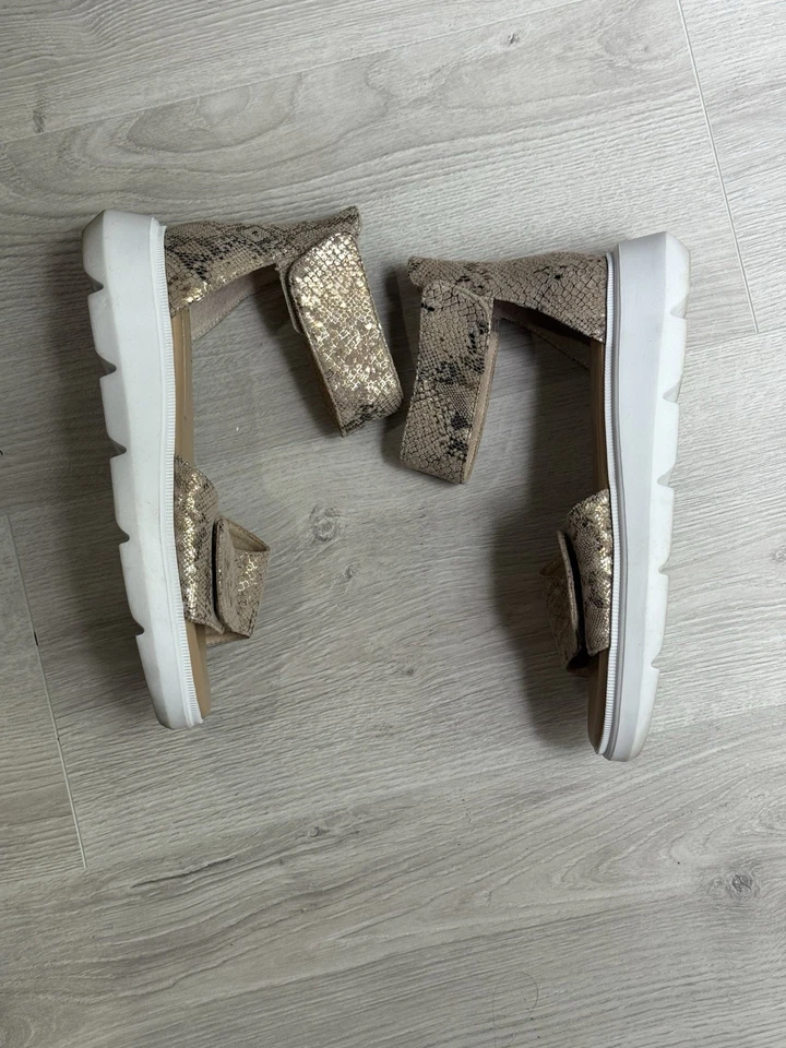 Sandalias Vaneli Cloe para mujer color tostado imitación serpiente tobillo - correa plataforma talla 7W Foto 4 de 4