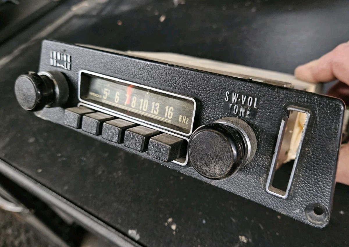 Rare Datsun 240z 260z Hitachi AM Radio TM-1081ZB 1970 1971 1972