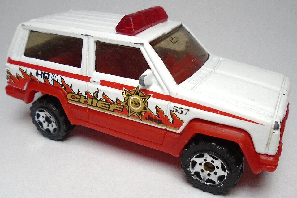 1986 MATCHBOX JEEP CHEROKEE #557 CHIEF WHITE RED 1:58 DIECAST 2 7/8" FIRE TRUCK - Image 2 of 4