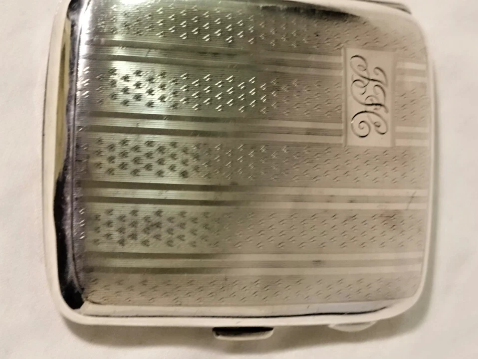 IMPRESIONANTE ESTUCHE DE CIGARRILLOS VINTAGE DE PLATA MACIZA CON SELLO 62 GRAMOS Foto 4 de 4