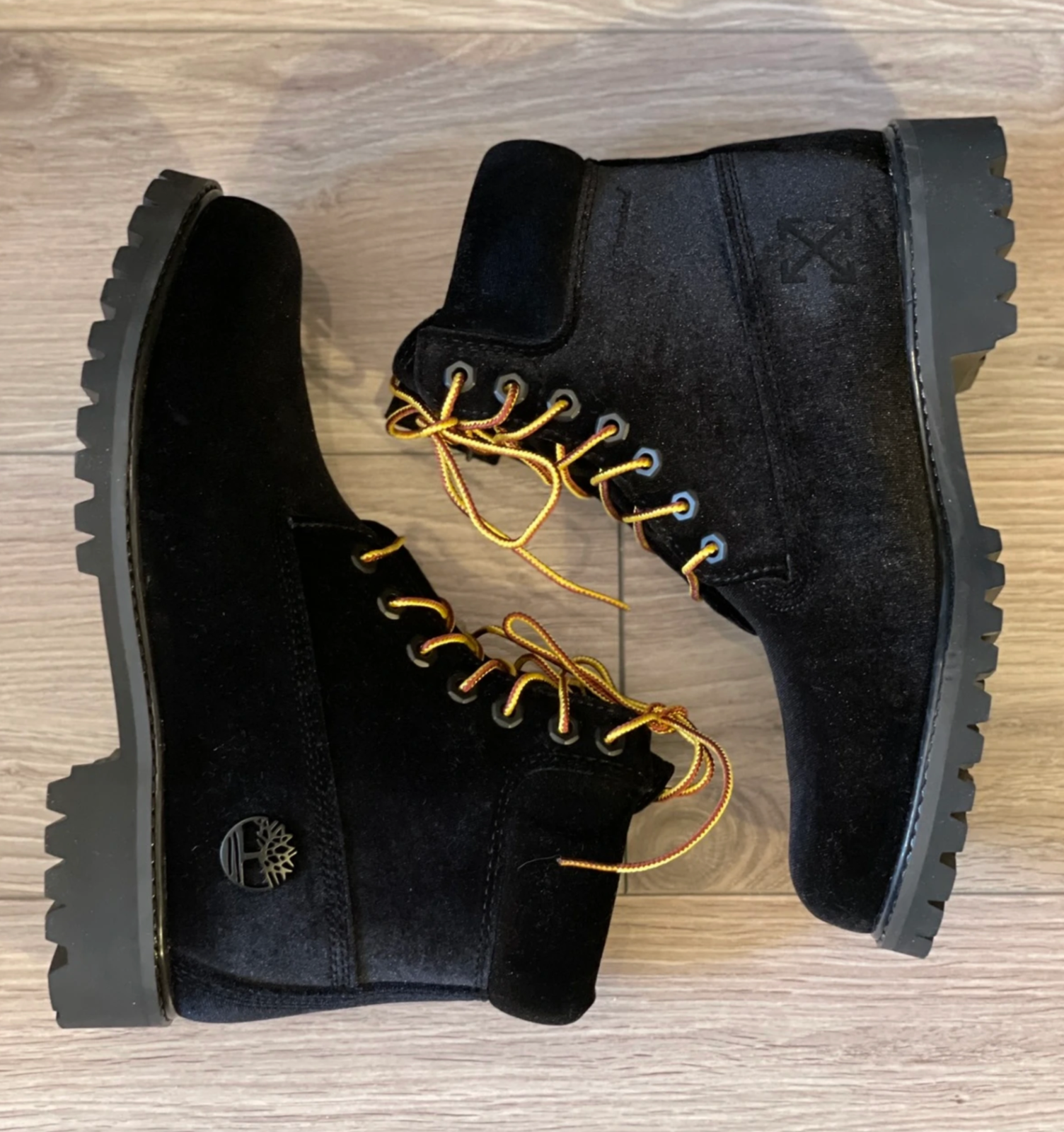 off White X Timberland Velvet BOOTS Limited Release Size 9 for
