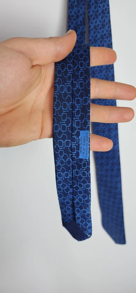 Corbata de seda vintage Hermès - azul oscuro con estampado geométrico | Hecho... - Imagen 3 de 4
