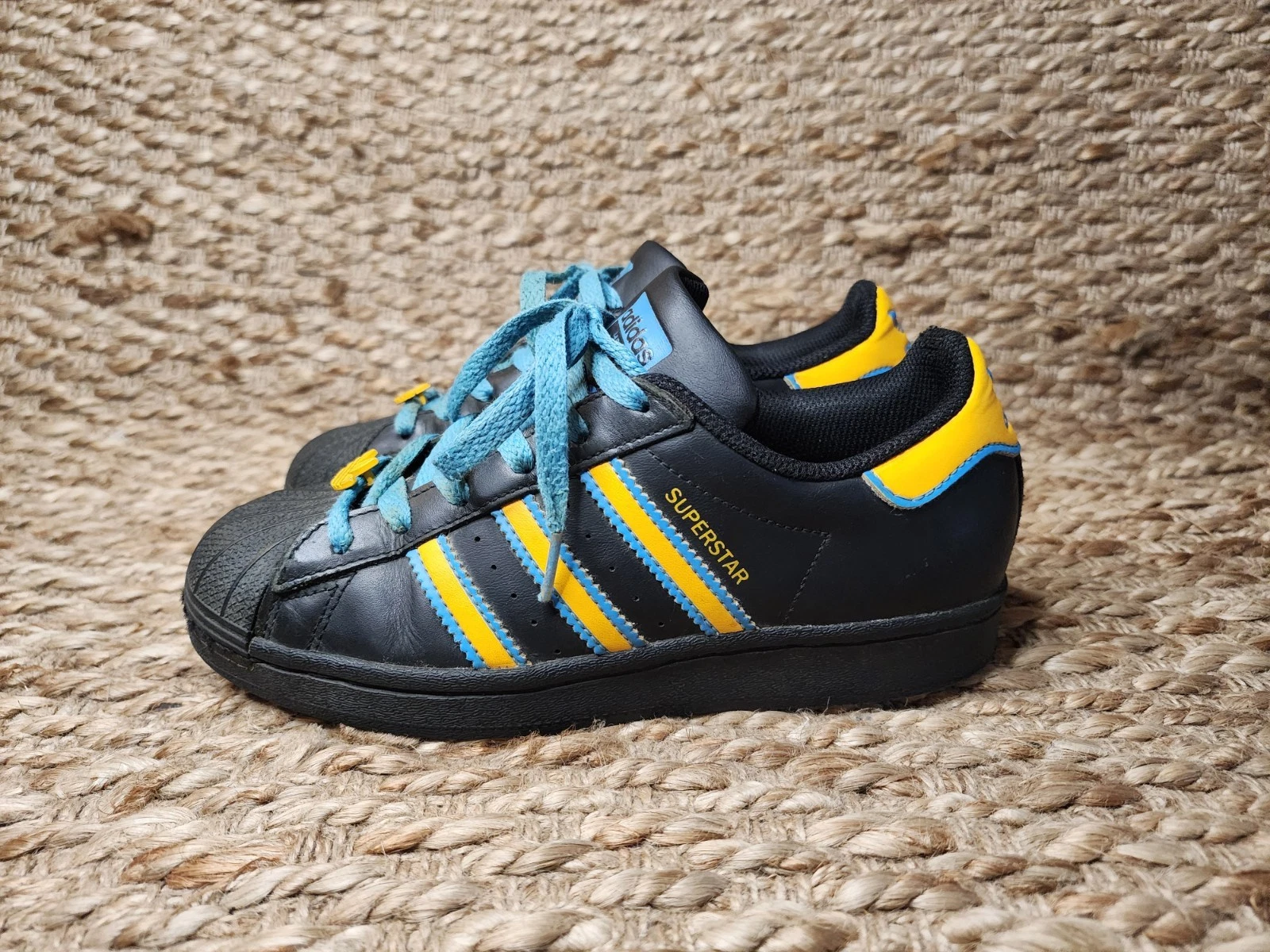 RARA Sneakers Adidas Originals Superstars RAGAZZO 4 ANNI 6 donna nero giallo blu