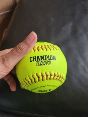 Wilson A9011 Champion Series Softball Trainingsball Übungssoftball, NFHS