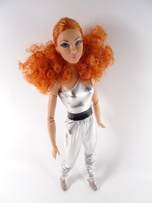 Barbie Signature Looks Doll #11 Mattel HBX94 MTM-Body rote Locken Suit (22031)