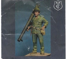 Les Carnutes US Soldier with Bazooka WW2 UNPAINTED 1/30th resin figure kit OOP