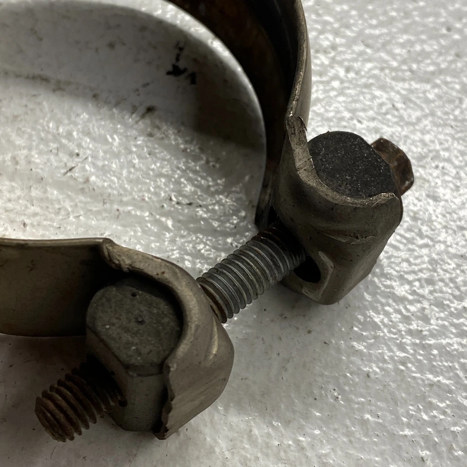 Abrazadera de tubo silenciador conductor delantero pasajero Mercedes S550 CLS550 2012-17 FABRICANTE DE EQUIPOS ORIGINALES 1 PIEZA Foto 4 de 4