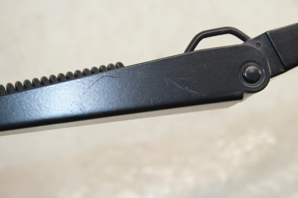 Braço limpador direito Mazda MX-5 Miata 2016-2023 fabricante de equipamento original EM12 - Imagem 4 de 4