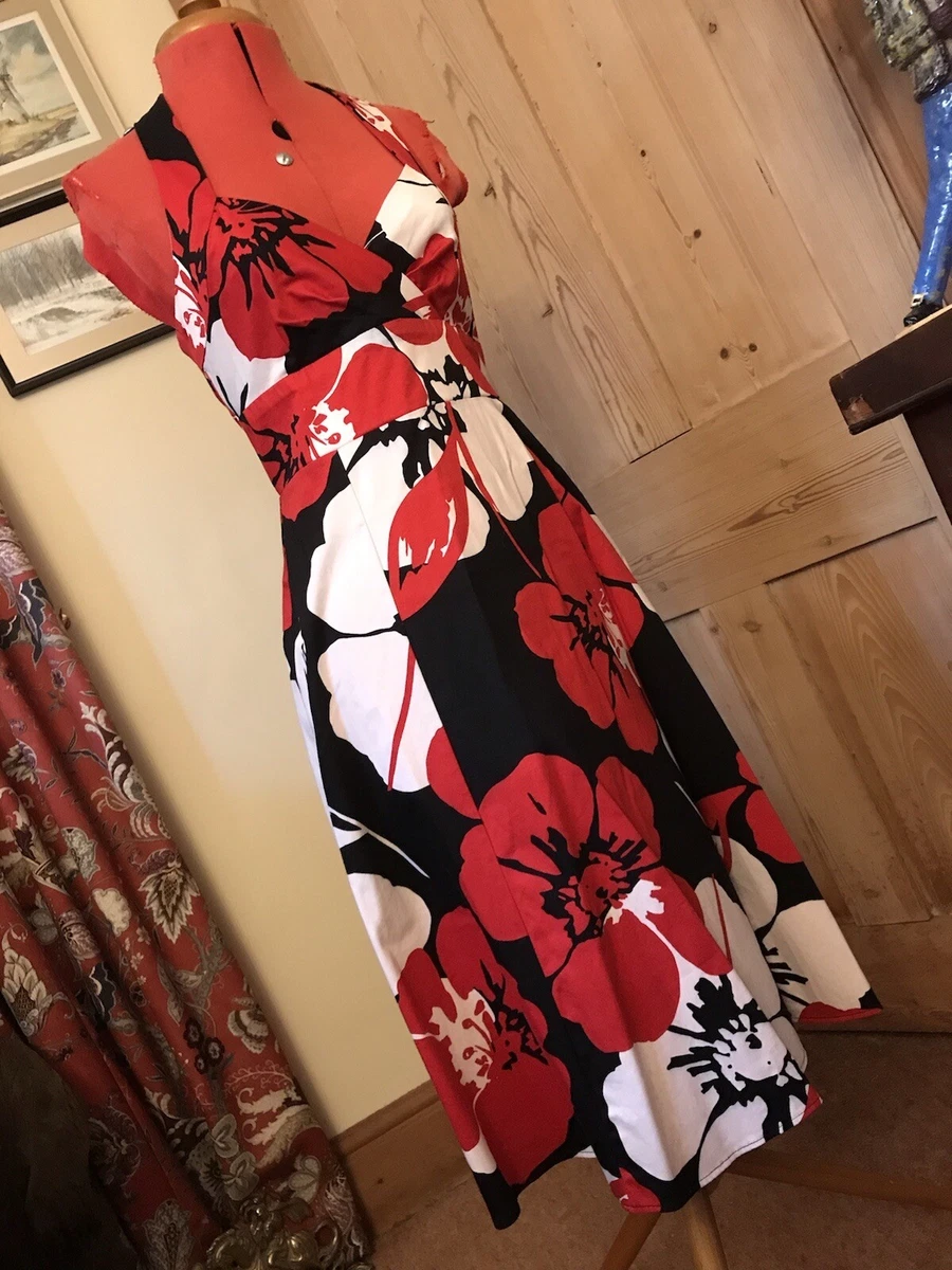 Wallis fit and store flare dresses