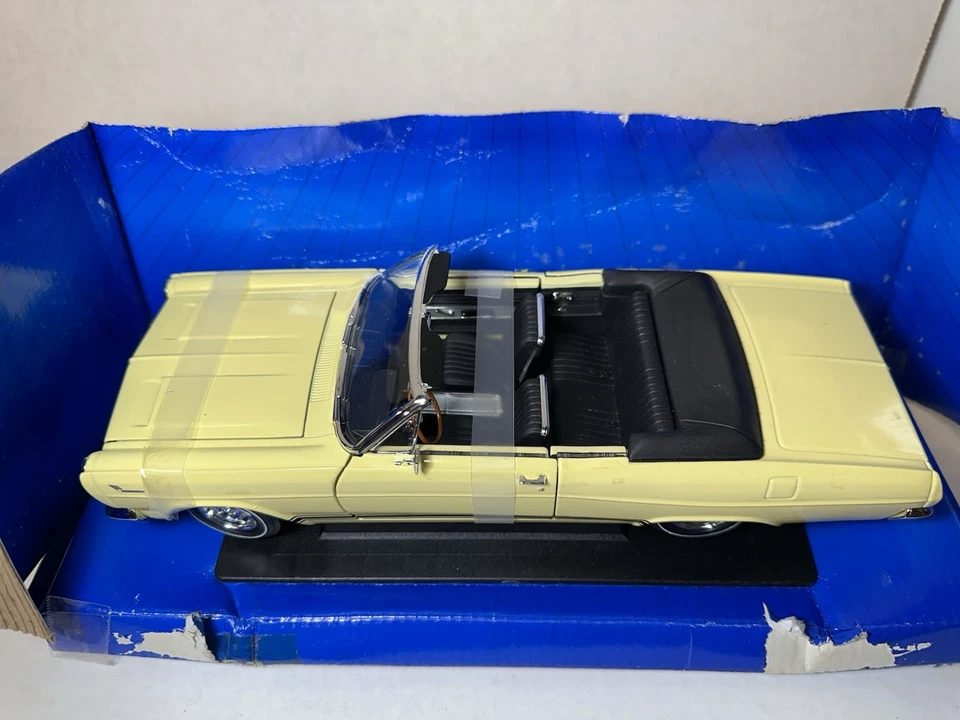 Yatming 1966 Mercury Cyclone GT Comet Convertible 1:18 Diecast LEER Foto 2 de 4