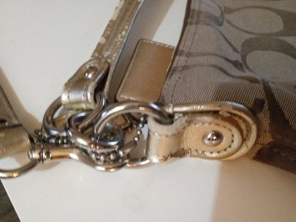 Bandolera Coach Vintage Mediana Bolso de Hombro, Algunos Pelados en una Correa. Foto 3 de 4