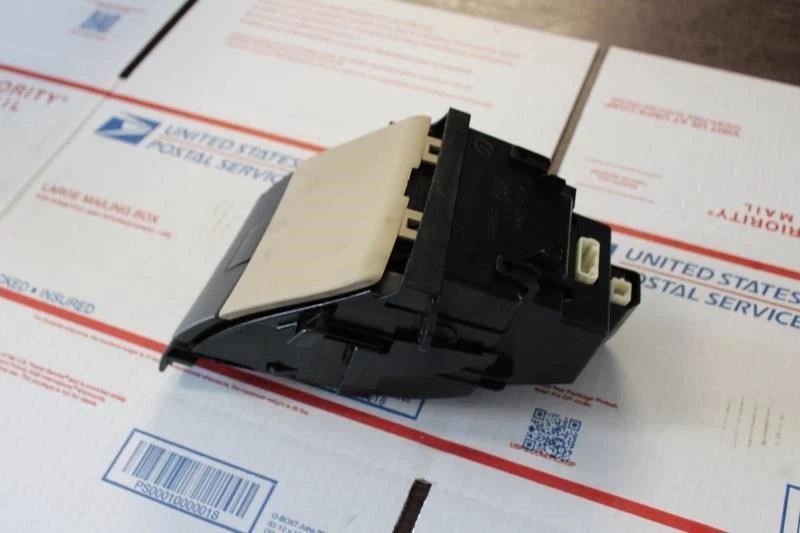 2008 2009 2010 2011 LEXUS GS350 GS460 TRIP RESET MIRROR SWITCHES TAN 84010-30660 - Image 3 of 4