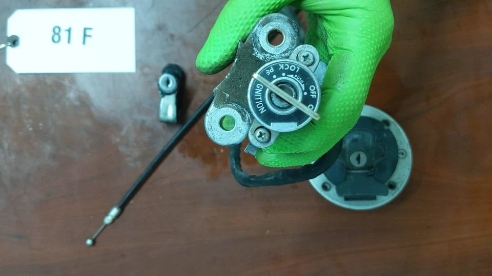 SUZUKI V-Strom 1000 DL1000 2002-2007 JUEGO DE CERRADURAS 37000-06860 CON HARDWEAR Foto 3 de 4