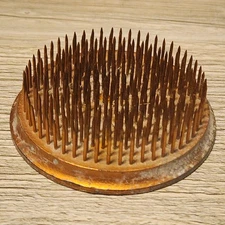 Choice Vintage Metal Floral Frog