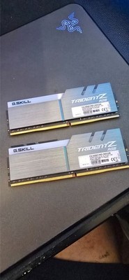 G. SKILL Trident Z RGB 16GB DDR4 3200 MHz PC4-17000 (F4-3200C16D-16GTZR)