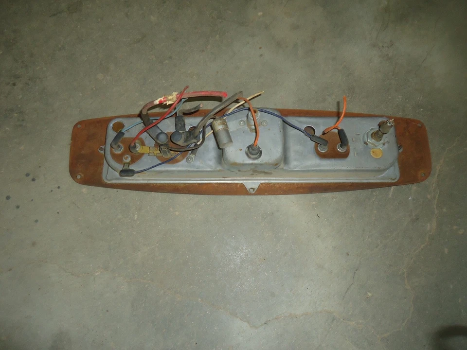 1969 DODGE D300 TRUCK INSTRUMENT CLUSTER / BEZEL 69 SPEEDOMETER GAUGES - Image 4 of 4