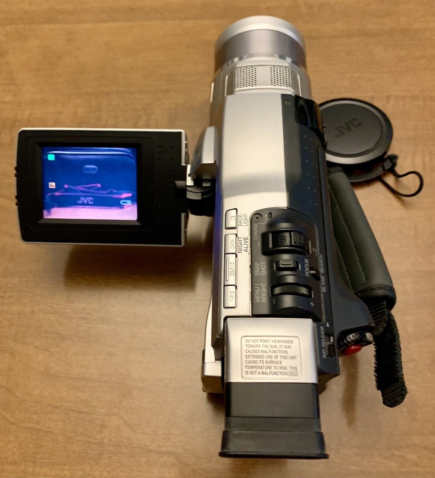 JVC GRDVL520U MiniDV Digital Video Camera (w/ case, accessories) READ