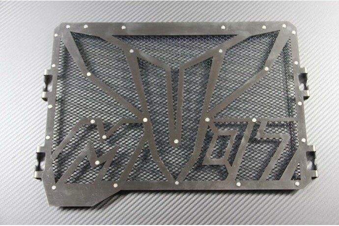 Grille de protection noire pour radiateur Yamaha MT-07, idéale pour balades et trajets urbains