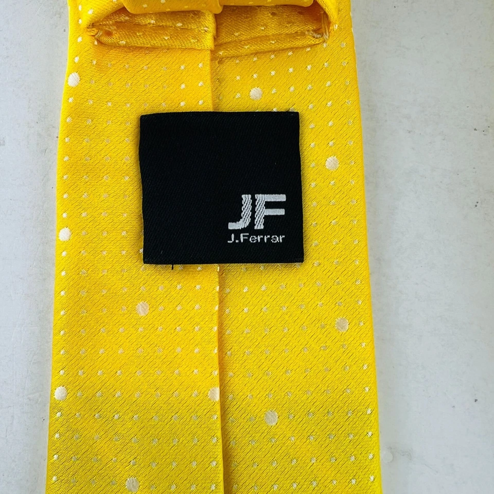 Corbata ajustada de punto amarillo J Ferrar Foto 3 de 4