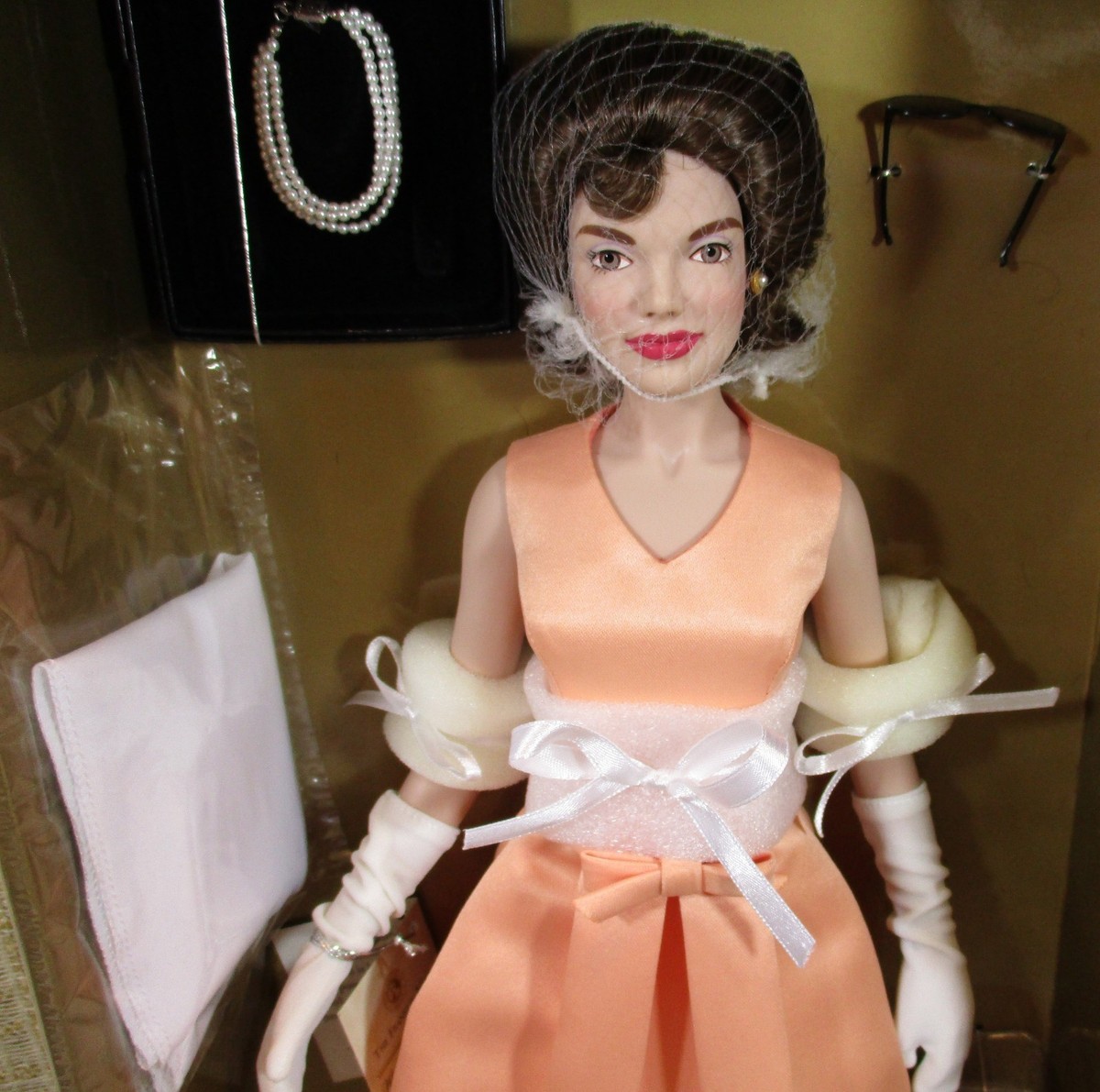 Franklin Mint Jacqueline Kennedy Portrait Vinyl Barbie Doll India