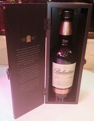 Ballantines 30 Year Old Empty Whisky/Scotch Bottle & Display Box 