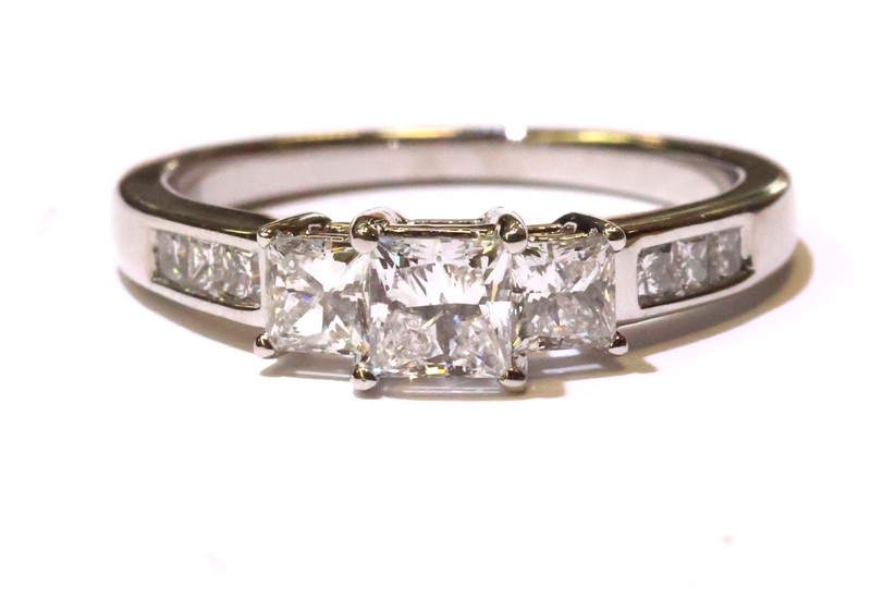 Lab Grown 14k white gold 1.16ct 3 stone princess diamond engagement ring 3.5g 7