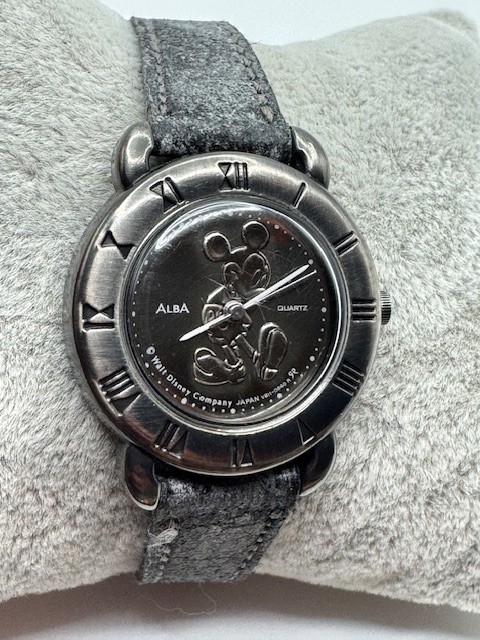 Ladies Seiko New V811-0240 RARE Mickey Alba Battery Quartz Mouse Watch Vintage - vintagewatches.pk