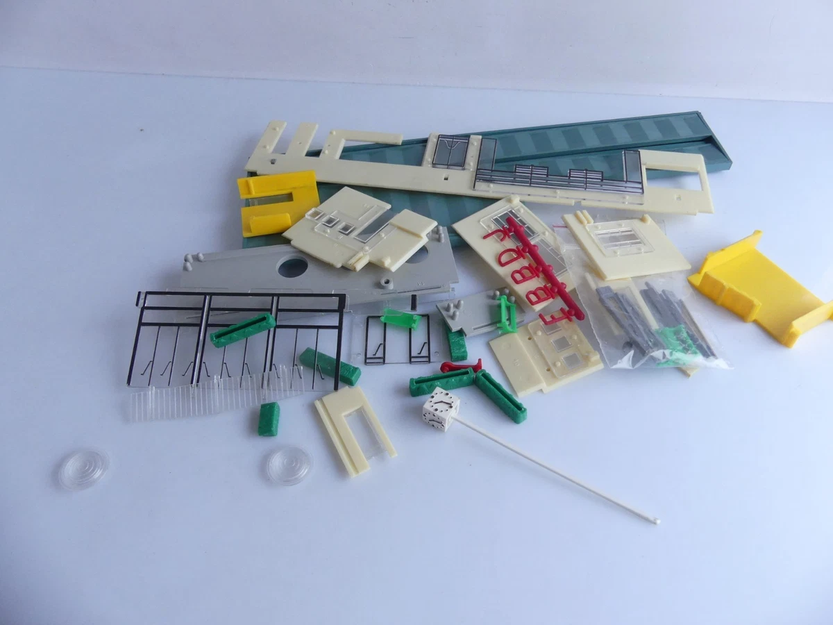 Maquette Hornby R8007 – Gare En Plastique Montée, échelle HO 1/87 – Neuve