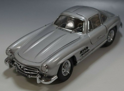 FRANKLIN MINT 1954 MERCEDES BENZ 300 SL SILVER 1:24 SCALE DIE CAST MIB COA - Picture 3 of 10