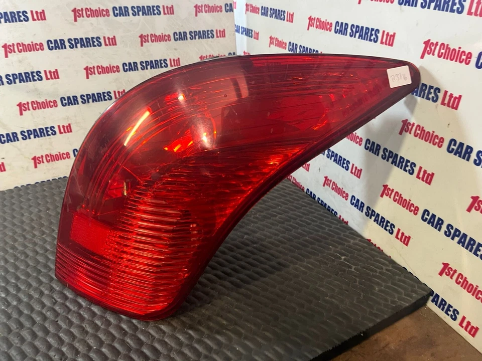 Peugeot 308 SW Estate 2010 driver marks  rear tail light lamp - image 3 of 4