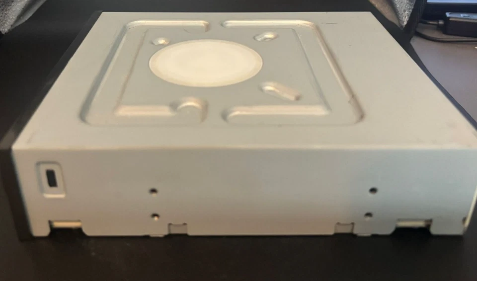 Plextor PX-240A-34 INTERNAL 52x32x52 IDE CD-RW Drive - Image 3 of 4