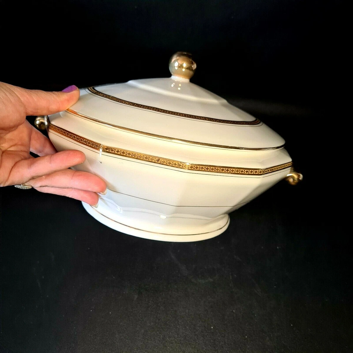 Petite soupière ou légumier en porcelaine de Limoges style rocaille fin XIXème