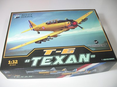Kitty Hawk 32002 1/32 T-6''Texan'' Hot