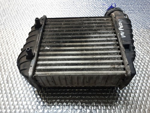 5* VW Passat 3BG Audi A6 V6 2,5TDI Ladeluftkühler Links Kühler 3B0145805J