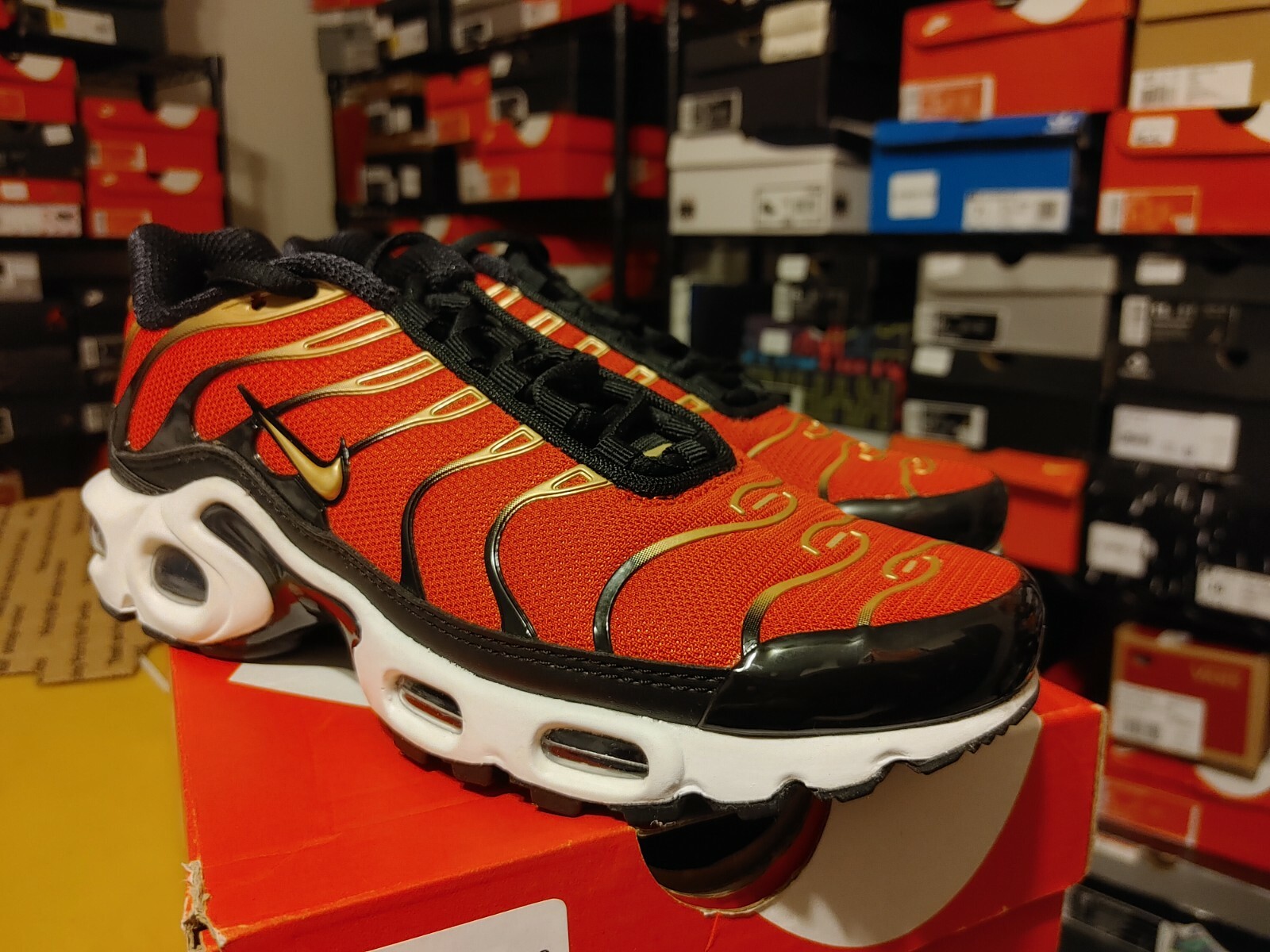 nike air max plus womens all red