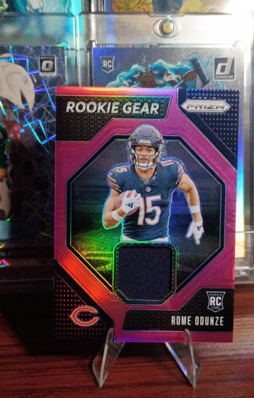 2024 Panini Prizm - Rookie Gear Rome Odunze #RG-ROE Pink Prizm (MEM, RC)