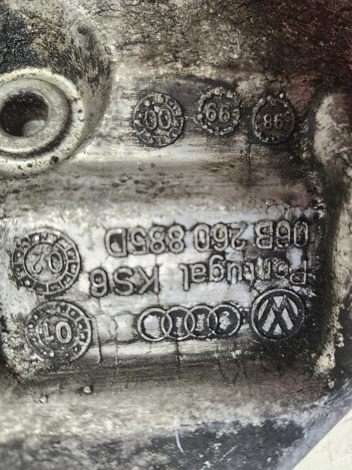 Soporte compresor de aire acondicionado Volkswagen Passat 1.8 2001-2005 06B260885D OEM Foto 3 de 4