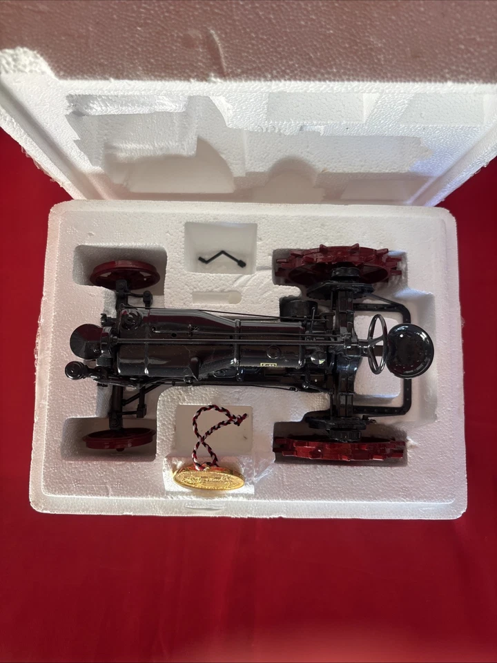 ERTL 1932 MCCORMICK-DEERING FARMALL F-20 TRACTOR SCALE 1:16 PRECISION SERIES - Image 2 of 4