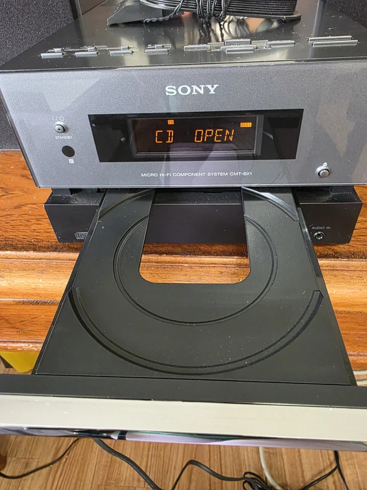 Sony HCD-CBX1 Hi Fi  Micro Stereo Receiver System CD/AM/FM/MP3 Radio - Image 2 of 4