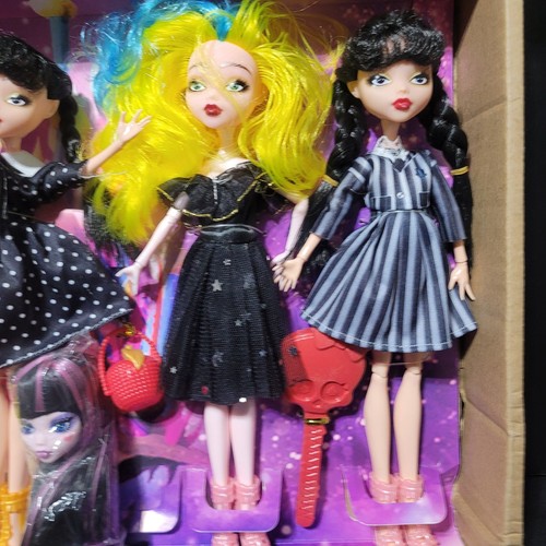 Wednesday Monster High X Suprise Fashion Set di bambole snodate 11" (#2) - Foto 6 di 8