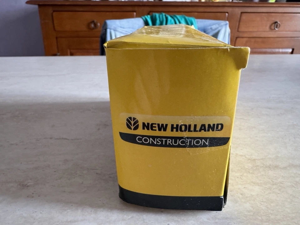 MEZZO DA LAVORO STRADALE NEW HOLLAND ESCAVATORE CINGOLI 1:87 NUOVO DA COLLEZIONE - Immagine 3 di 4