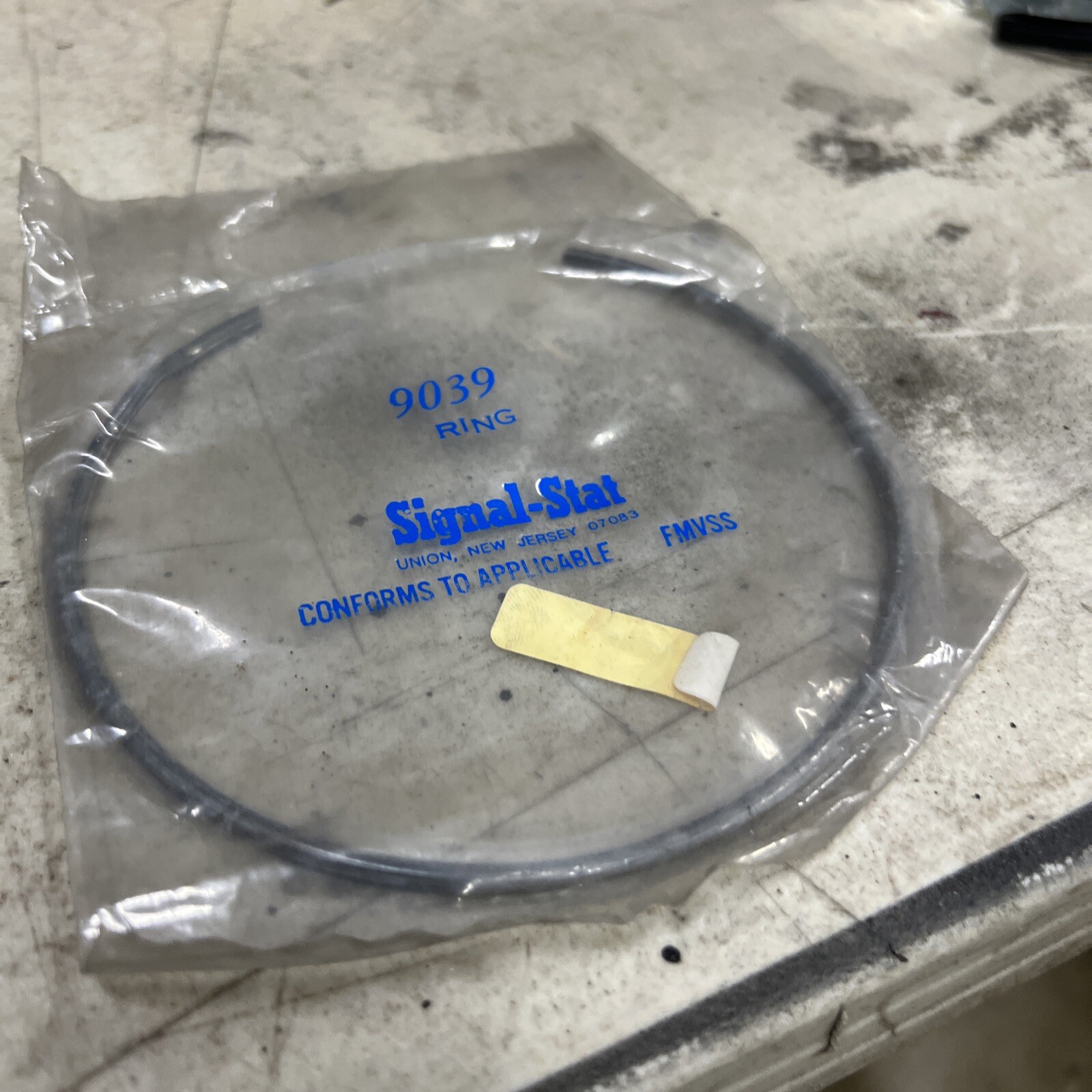 NEW Federal Mogul 9039 Signal-Stat Lens Retainer Snap Ring
