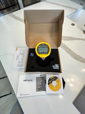 NEW in BOX  FLUKE 700G08 Precision Digital Pressure Gauge 700G08