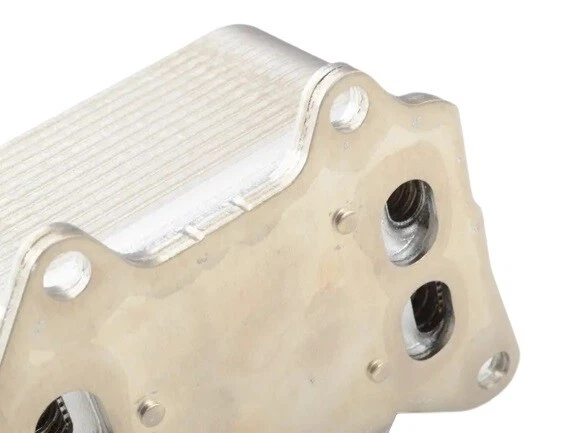 06L117021G Enfriador de aceite de motor genuino para Audi A4 A5 A6 VW rteon Jetta Passat NUEVO Foto 3 de 4