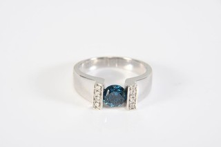 O73C06 Gold 585 14kt Ring mit blauem Diamant ca. 1 ct