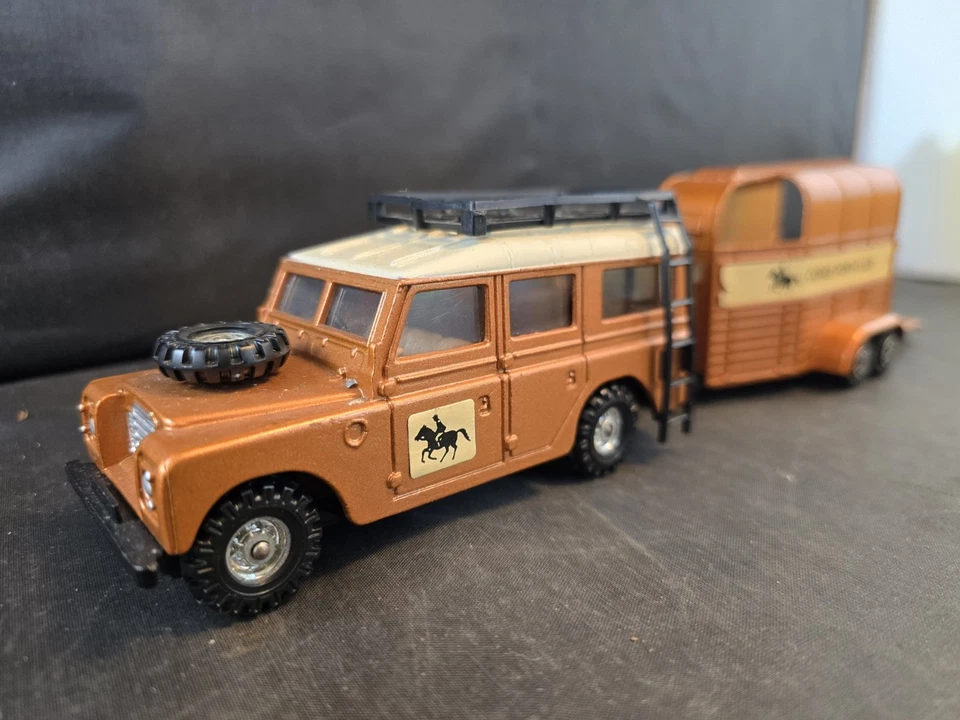 Corgi Vintage Pony Club Land Rover 109 WB,Rice Beaufort Horse Box TRAILER, Rider - Image 2 of 4