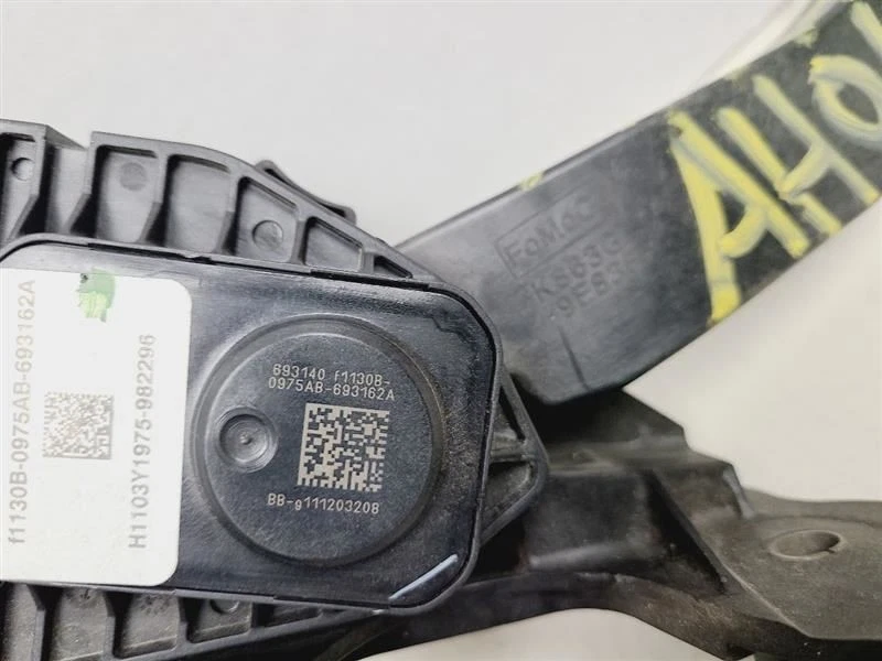 Accelerator Gas Pedal Assembly Fits 2012 Ford Mustang 565956 - Image 3 of 4