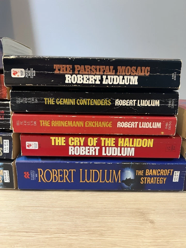 Lot of 13 Robert Ludlum Paperback Novels - Image 4 of 4