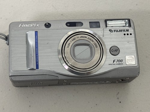 Fujifilm FinePix F700 Camera Digital 6MP Super CCD Compact Photo - Picture 9 of 10